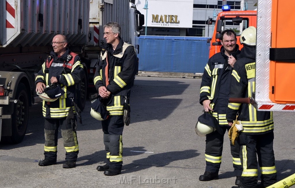 Feuer 2 Koeln Poll Siegburgerstr P066.JPG - Miklos Laubert